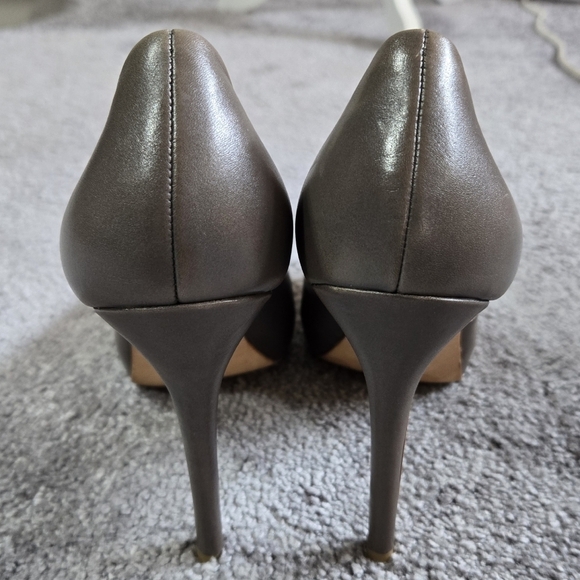 Ann Taylor Taupe Brown Gray Leather Round Toe Stiletto Pumps Classic Neutral - Picture 5 of 12